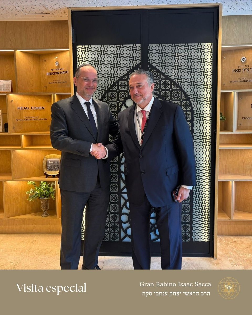 isaacsacca's tweet photo. Recibimos en el Centro Menora | Chella & Moise Safra para la Juventud la distinguida visita del Dr. Carlos Tonelli, director de la Policía de Seguridad Aeroportuaria (PSA), y de Fernando Kusnier, jefe de Gabinete del Ministerio de Seguridad de la Nación.

Destacamos su calidad humana y profesionalismo y agradecemos su permanente compromiso, dedicación y trabajo en la protección y el cuidado de la sociedad. Que Dios los bendiga.
@PatoBullrich @seguridadpsa @FKusnier  #sociedad