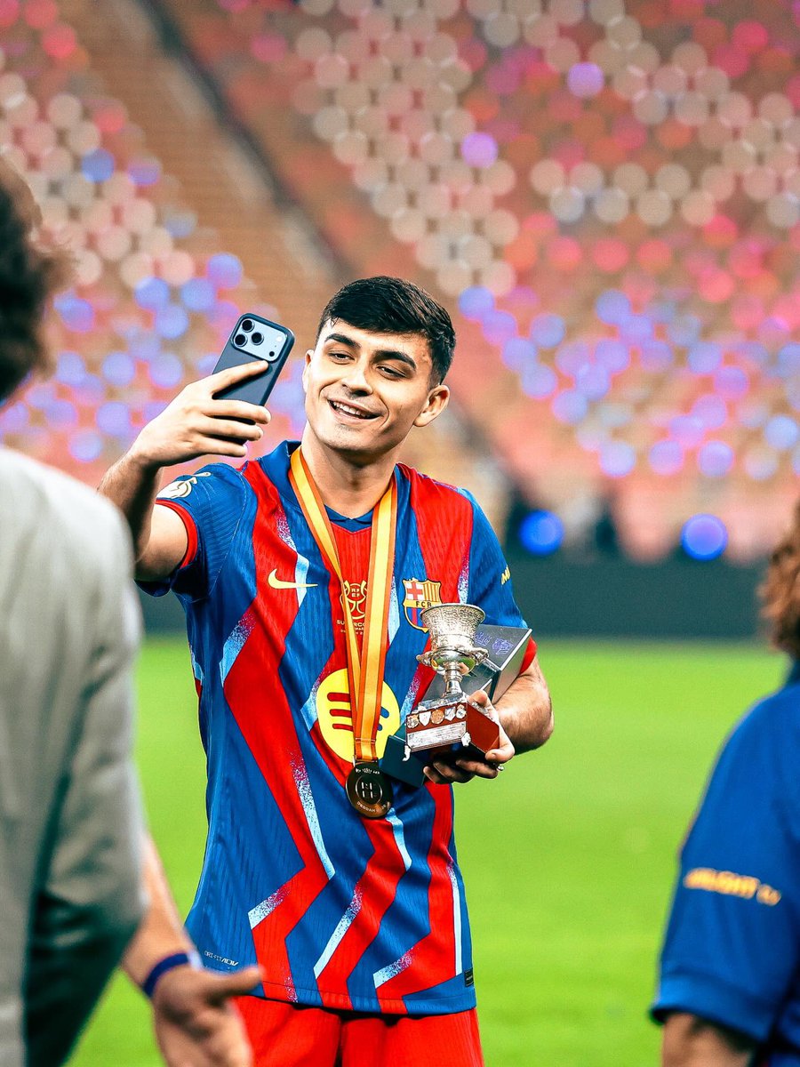 pedrigonzalezbr's tweet image. Libera essa selfie @Pedri, tem gente chorando aqui