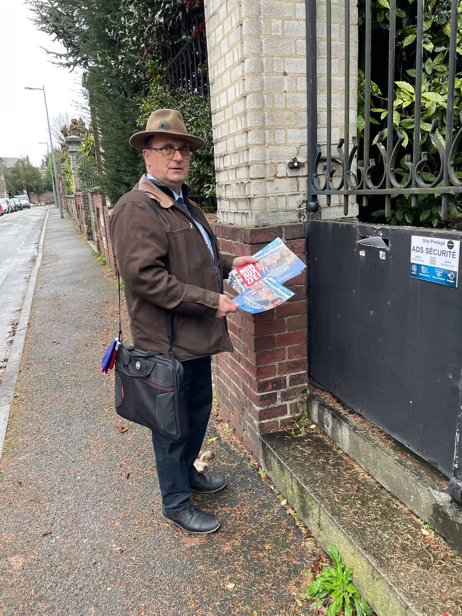76_Reconquete's tweet photo. Le boîtage du candidat F. Mazier sur Rouen: activité ingrate d'apport d'information aux Rouennais, mais parfois occasion de rencontres. Certaines positives, agréables, mais certaines agressives des haineux intolérants habituels. https://t.co/H4HjuJLdMa