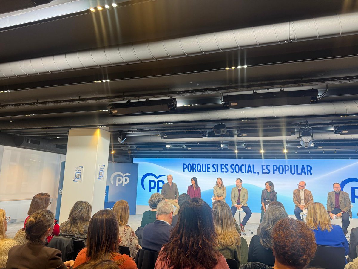 🔷 Jornada de trabajo de la vicesecretaria de Sanidad y Política Social del Partido Popular.

➡️ Las concejales del Partido Popular de #Linares Mamen Muñoz y Rosario Jódar han participado en este encuentro.