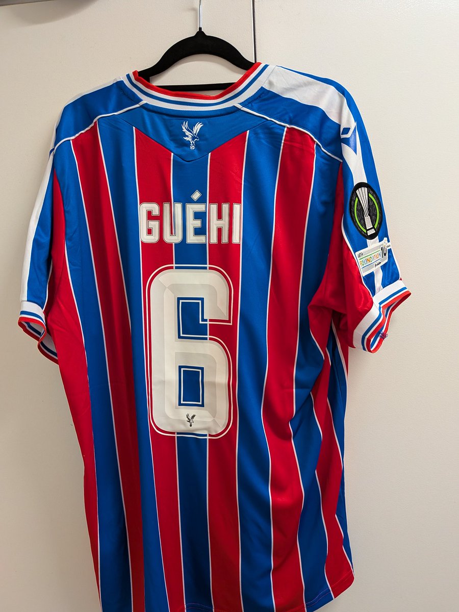 Samourr's tweet photo. So what do I do with this now lol #cpfc #Guehi https://t.co/ew4z3FoEzn