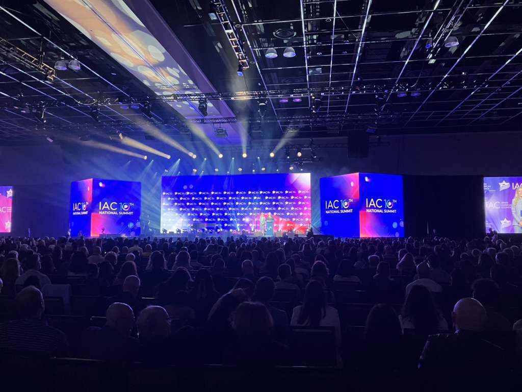 Daroff's tweet image. A pleasure to share the stage with @betsyberns before 4,000 attendees at the opening plenary of the @israeliamerican Summit. Our message was simple and essential: Jewish unity is our greatest strength. Across organizations, communities, and perspectives, we achieve more when we…