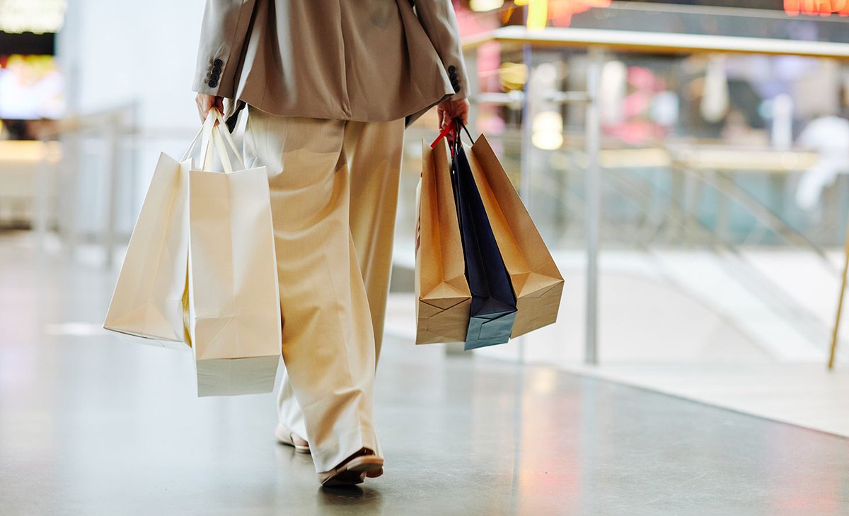 trellisgroup_'s tweet image. Holiday returns may be easy for shoppers…but behind the scenes they can mean costly processing, markdowns &amp;amp; lost resale value for apparel brands: buff.ly/zxFjZRa 
#Retail #Apparel #Returns