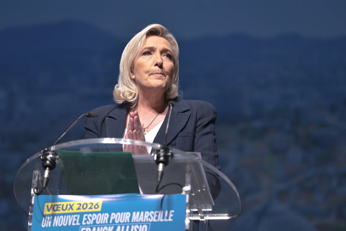 MLP_officiel's tweet photo. Si nous sommes dans cette situation, c'est parce qu'ils refusent de retourner devant les électeurs.

La démocratie, elle nécessite de retourner aux élections - pour qu'il y ait une majorité claire dans notre pays, une majorité que les Français auraient choisie. https://t.co/pdawo2hbGT
