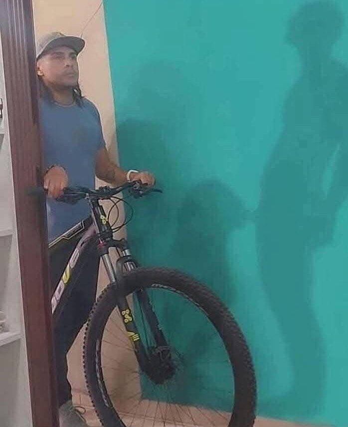 Iberianamerica's tweet image. ur average mexican deported to mexico returning to the house he sent money to his wife to build