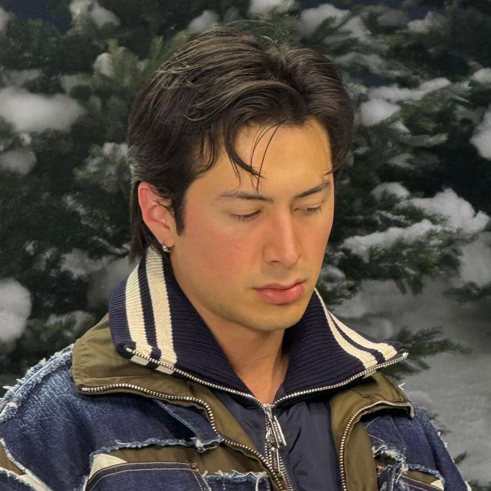 valevxnn's tweet image. so pretty it pisses me off