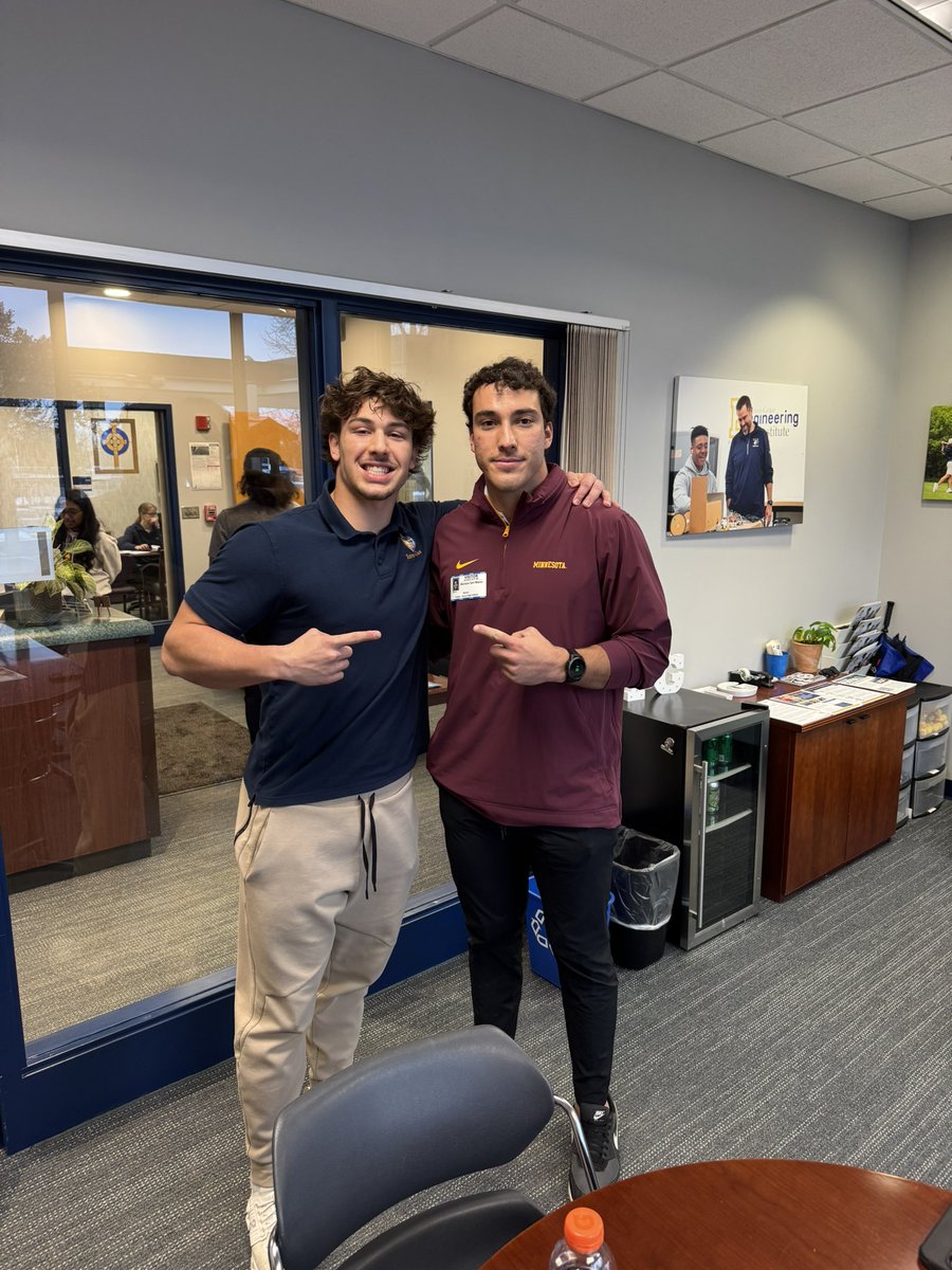 benjamin_bergan's tweet photo. Thank you @marianosori_ for stopping by today! It was a pleasure seeing you again sir, I can’t wait for future talk.💪 @Coach_Fleck https://t.co/oZ2Ot96sxl