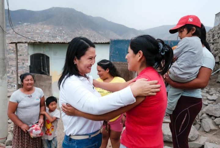 Solo hace falta llegar a la presidencia para ejecutar los proyectos de grandes obras que tanta falta hace. Empezaremos por agua, hospitales, escuelas, pistas veredas, programas sociales, seguridad y trabajo. En 1990 lo hicimos, ahora más #FujimoriVuelve
#KeikoPresidente 2026 🧡🇵🇪
