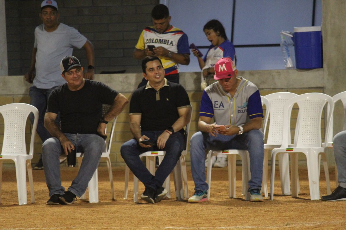 JoseRLarrarteG's tweet photo. @omarlozanof ‼️PARTE 5️⃣‼️

"Mi Llave Eres Tú" continúa consolidándose como un referente en la región, utilizando el softball para fortalecer el tejido social, fomentar la disciplina, la amistad y la paz en las comunidades; promoviendo así la unión familiar en medio del deporte (@omarlozanof). https://t.co/1OaPvRPtAY
