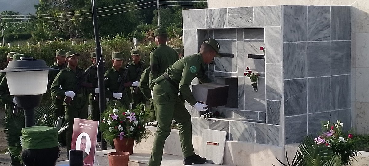 CMKXDigital's tweet image. "Honraremos su memoria y seguiremos su ejemplo". Expresó la Primera Secretaria del #PCC en #Pilón, en la despedida del combatiente Yasmani Domínguez Cardero, caído heroicamente en #Venezuela.
Vía   Tv Portada Visión Niquero
#ProvinciaGranma
#HonorYGloria
#CubaHonra
#Cuba