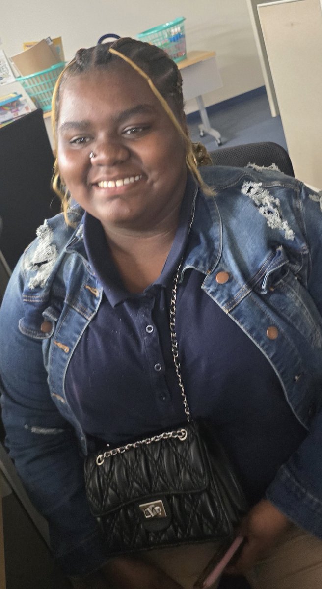 BaltCoPolice's tweet image. #CriticalMissing 14-year-old Trinity Davis (5’3 150lbs). Last seen in the Woodlawn area wearing a pink sweatshirt, sweatpants, pink Crocs, and carrying a tan in color book bag. Anyone with information is asked to call 911 or 410-887-1340. #HelpLocate #BCoPD