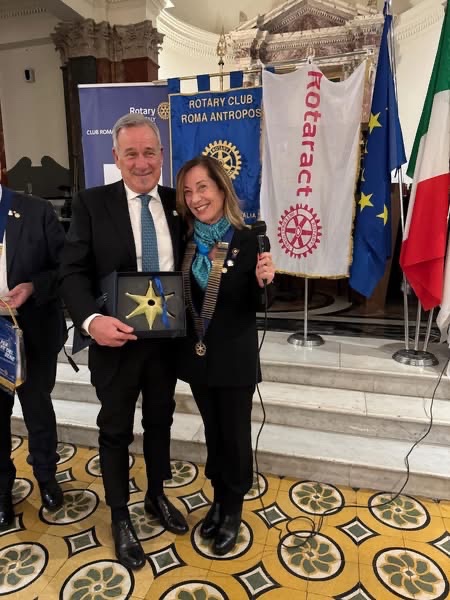✨ Il Governatore Adriana Muscas ha fatto visita ufficiale al Rotary Club Roma Circo Massimo, presieduto da Leonardo Audino.
Presente alla serata una delegazione di soci del  Rotaract Circo Massimo.