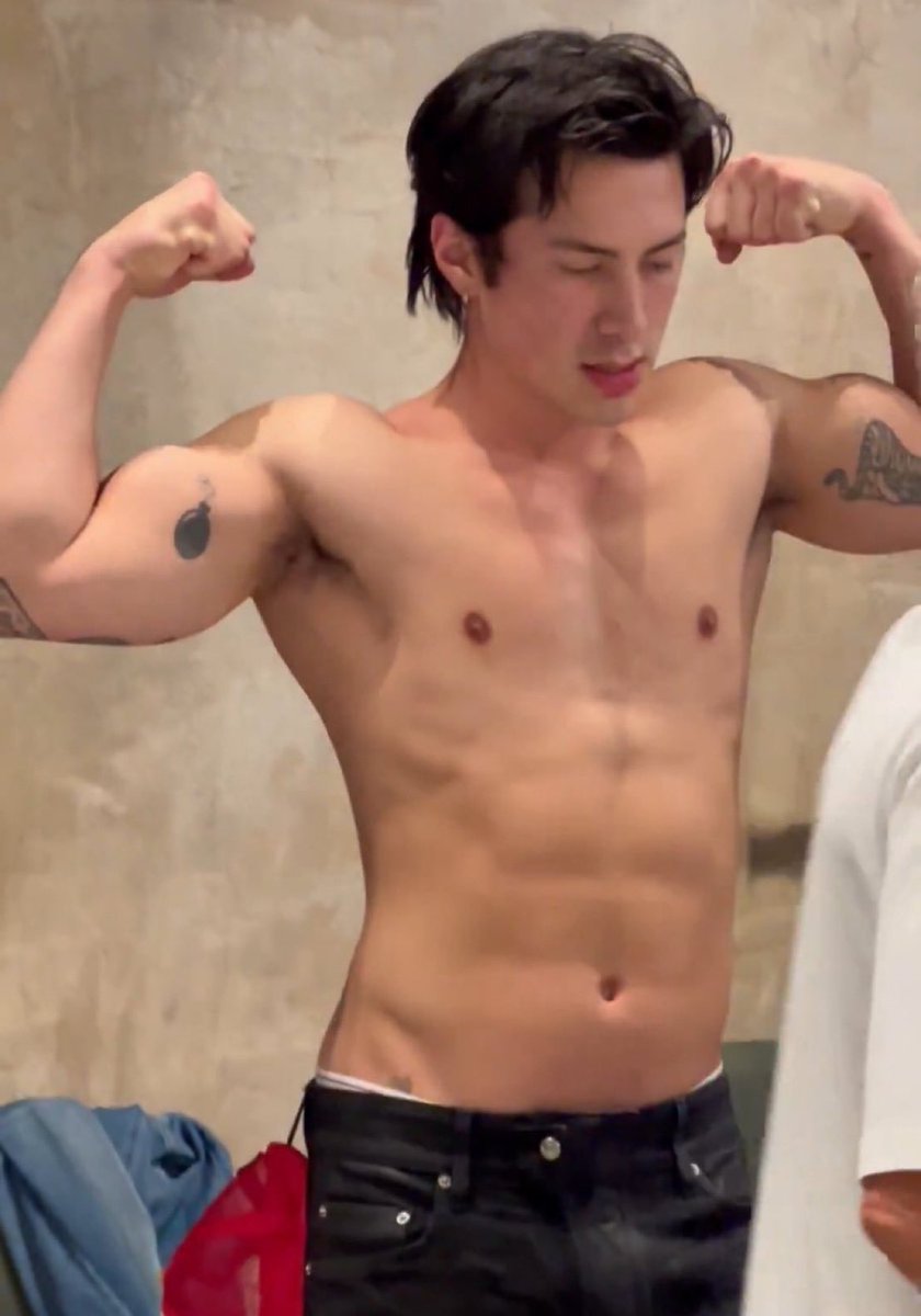 proudshanecel's tweet image. 