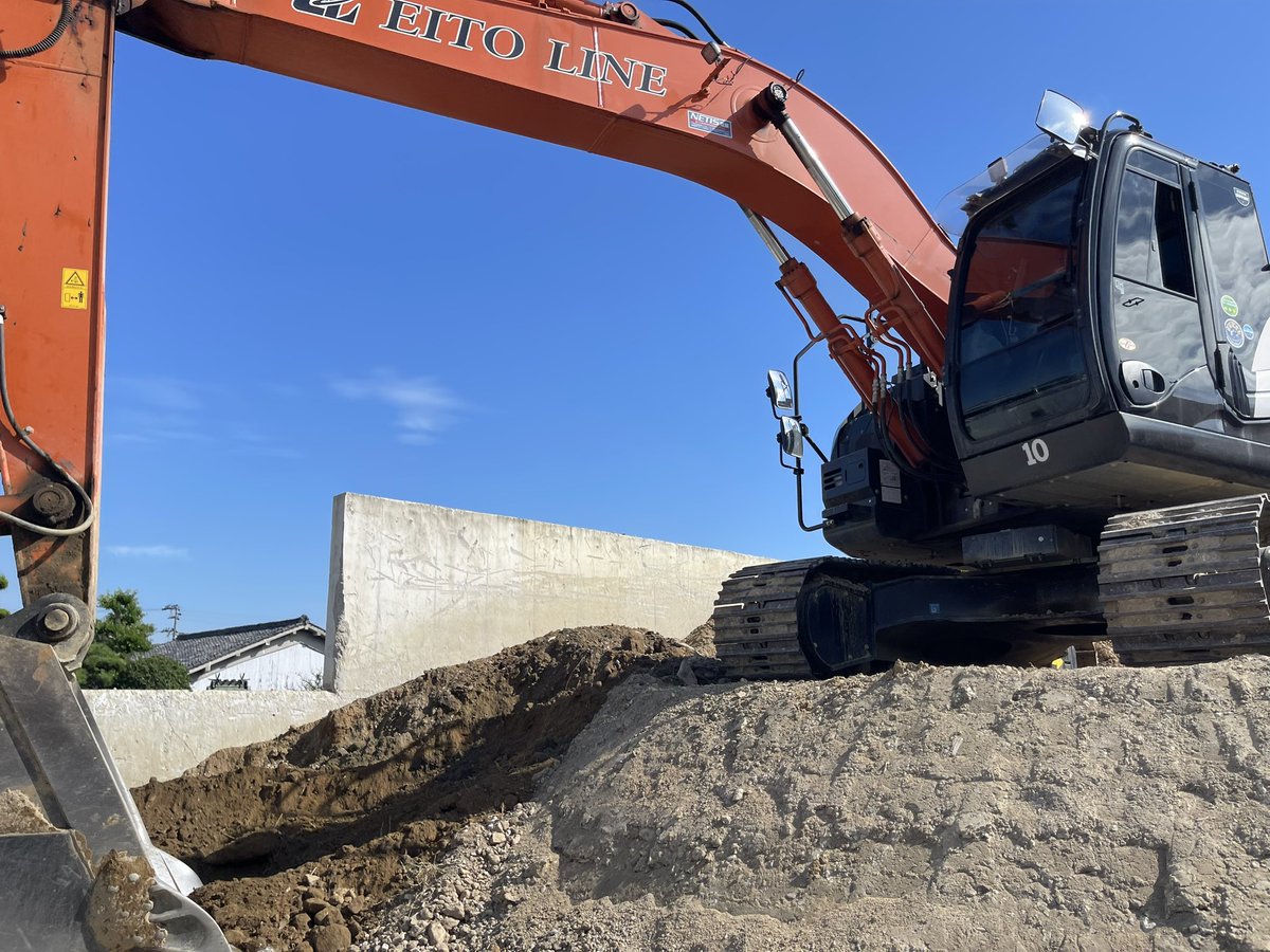 ユンボの魅力とわ？

機械の操作が楽しい❗️
乗ってみると気分が高まる❗️
子供にモテる💕

皆さんも乗ってみたくないですか？