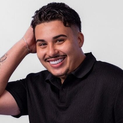 SeriesBrasil's tweet image. MAIS UMA TRAIÇÃO? Pedro diz que, se fosse gay, pegaria Paulo Augusto. #BBB26