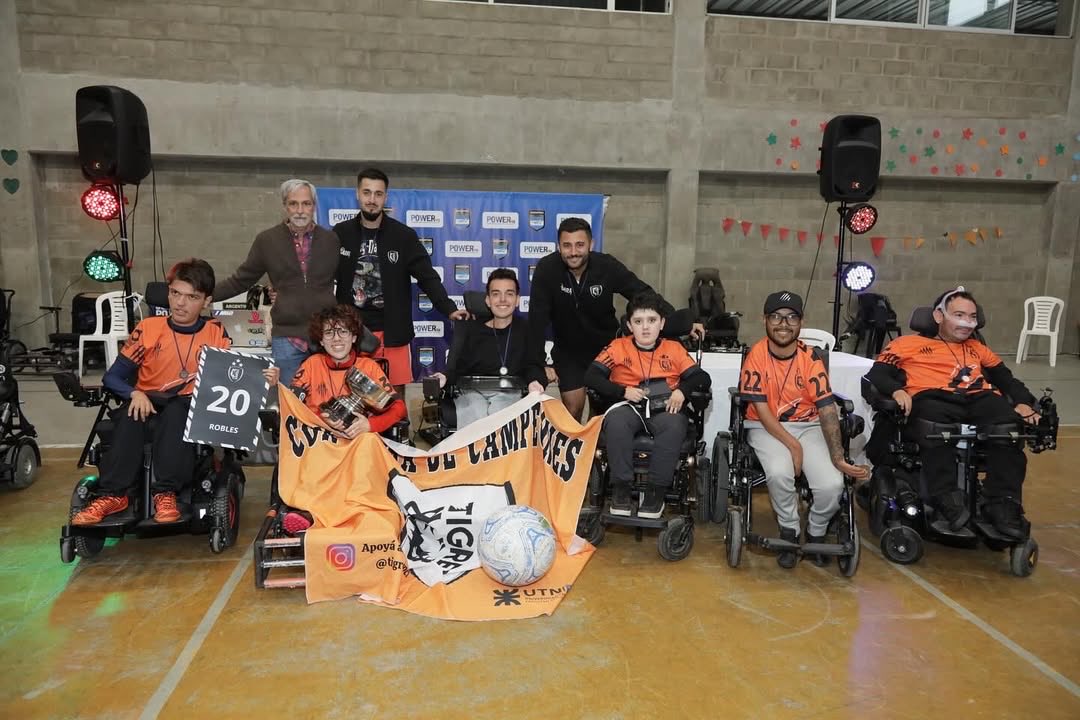 REVIVÍ LO MEJOR DEL 2025: ¡TIGRES DE PACHECO, CAMPEÓN DE LA LIGA NACIONAL 2025!

Tigres de Pacheco, en la última jornada, les ganó por 1-0 a Titanes de Córdoba y a Rengos a Motor de Mar del Plata y se consagró campeón de la Liga Nacional 2025.