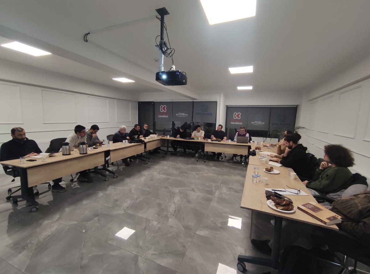 MTO Kocaeli okumaya devam.
Yusuf el Karadavi’nin, “Sünneti Anlamada Yöntem” kitabını Samet Argun kardeşimizden dinledik. Muhteşem bir tahlil ve zihin açıcı münazara ve bilgiyle dolu üç saat… ⁦<a href="/yenisafakwriter/">yusuf kaplan</a>⁩ ⁦<a href="/mtokurumsal/">Medeniyet Tasavvuru Okulu</a>⁩