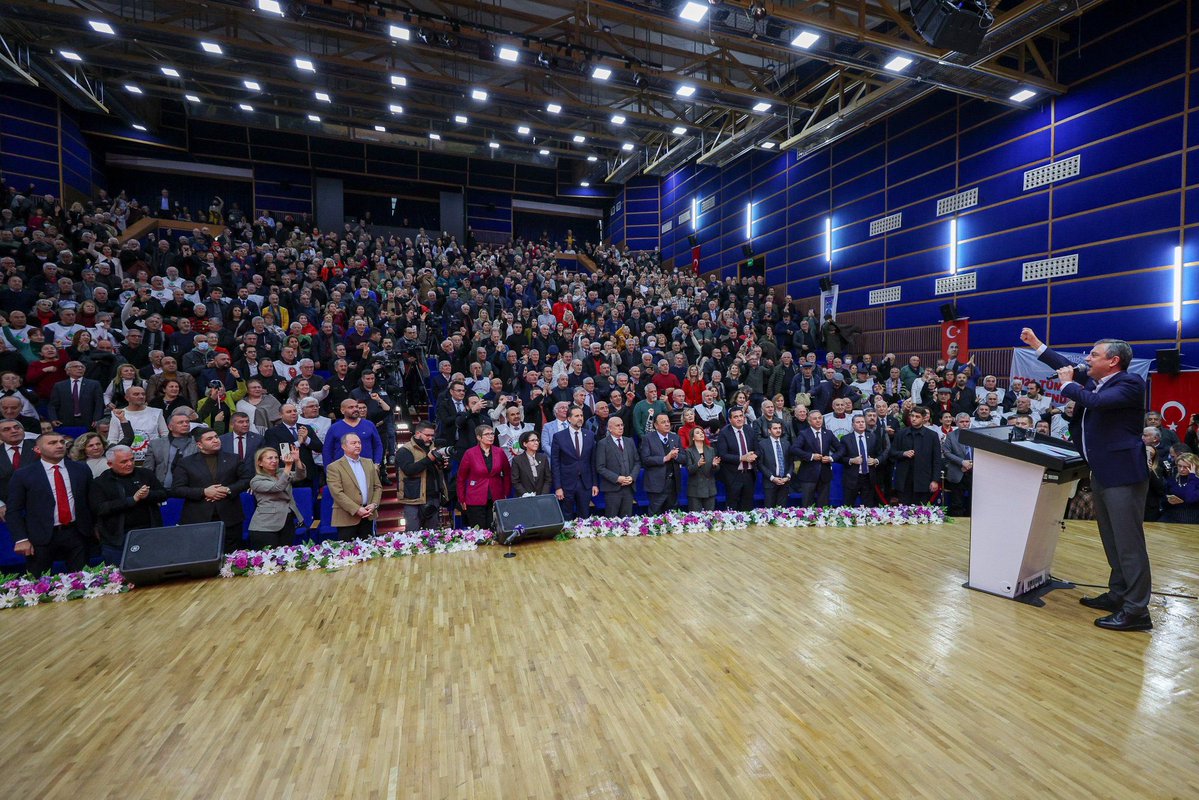 Genel Başkanımız Sn. <a href="/eczozgurozel/">Özgür Özel</a>’in düzenlediği Emeklilerin Onurlu Yaşam Hakkı Buluşması’nda emeklilerimizle bir araya geldik.

Yıllarca alın teri dökmüş, bu ülkeye emek vermiş büyüklerimizin insanca yaşam, adil ücret ve güvenceli gelecek taleplerini hep birlikte dile getirmeye