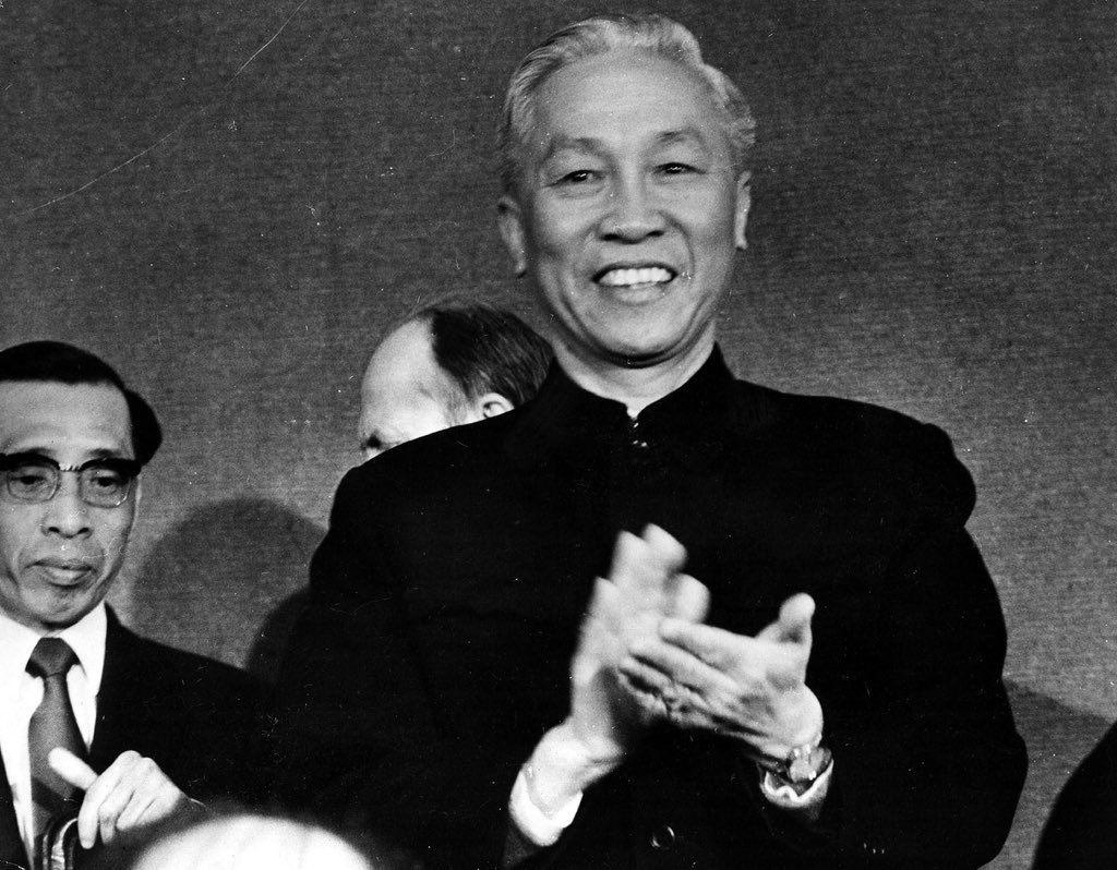 Machado kissed up to Trump to please him and make him treat her as if she were the president of Venezuela. Trump, who had imprisoned her country’s president, whose only goal is to seize her country’s resources. 

Machado’s despicable stance reminds me of the exact opposite