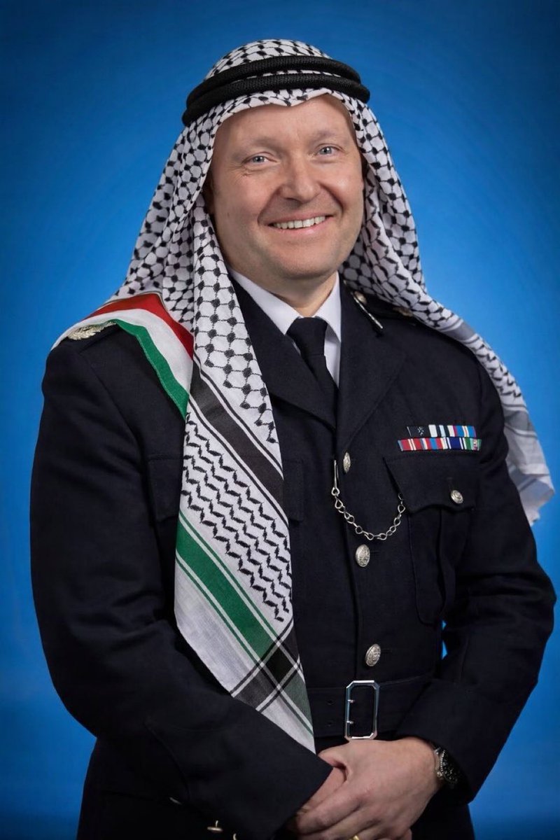 ArchRose90's tweet image. If you or I were to fabricate lies about Jews and bring our work places into serious disrepute. We would be sacked and investigated by the police.

When Craig Guildford does it. He is rewarded with early retirement at 52 with a full pension. 

Two-tier accountability.