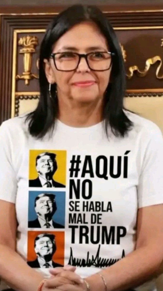 "Director de la CIA" vino a revisar la tarea de su esclava