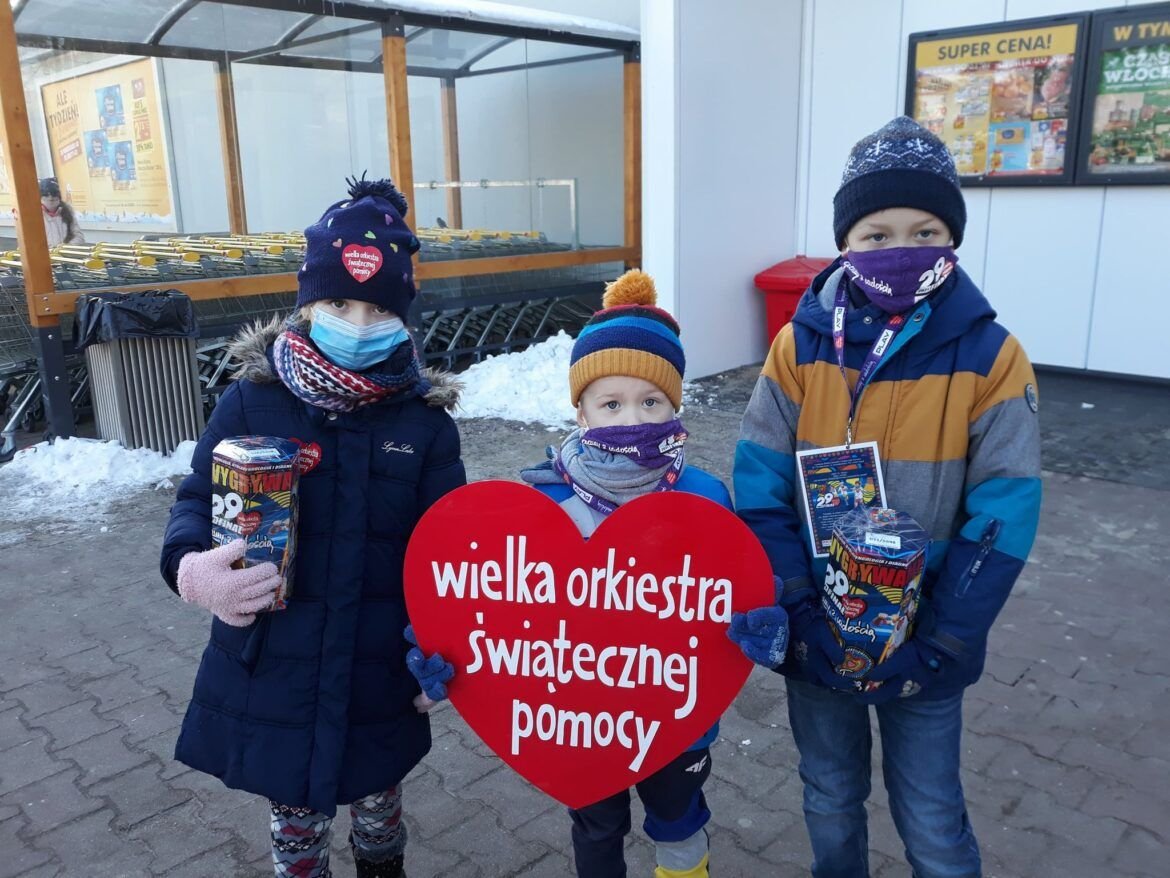 Rok temu 120 tys dzieci zebrało do puszek <a href="/fundacjawosp/">WOŚP</a> 161 833 573,60 zł. Owsiak zabrał dzieciom 16 657 731,30 zł (koszty zbiórki) i przelał na konto Złotego Melona, a potem do firmy niedoszłego zięcia Jacka Stachery i na inne wypłaty. 

Jeśli podzielimy 161 833 573,60 zł przez