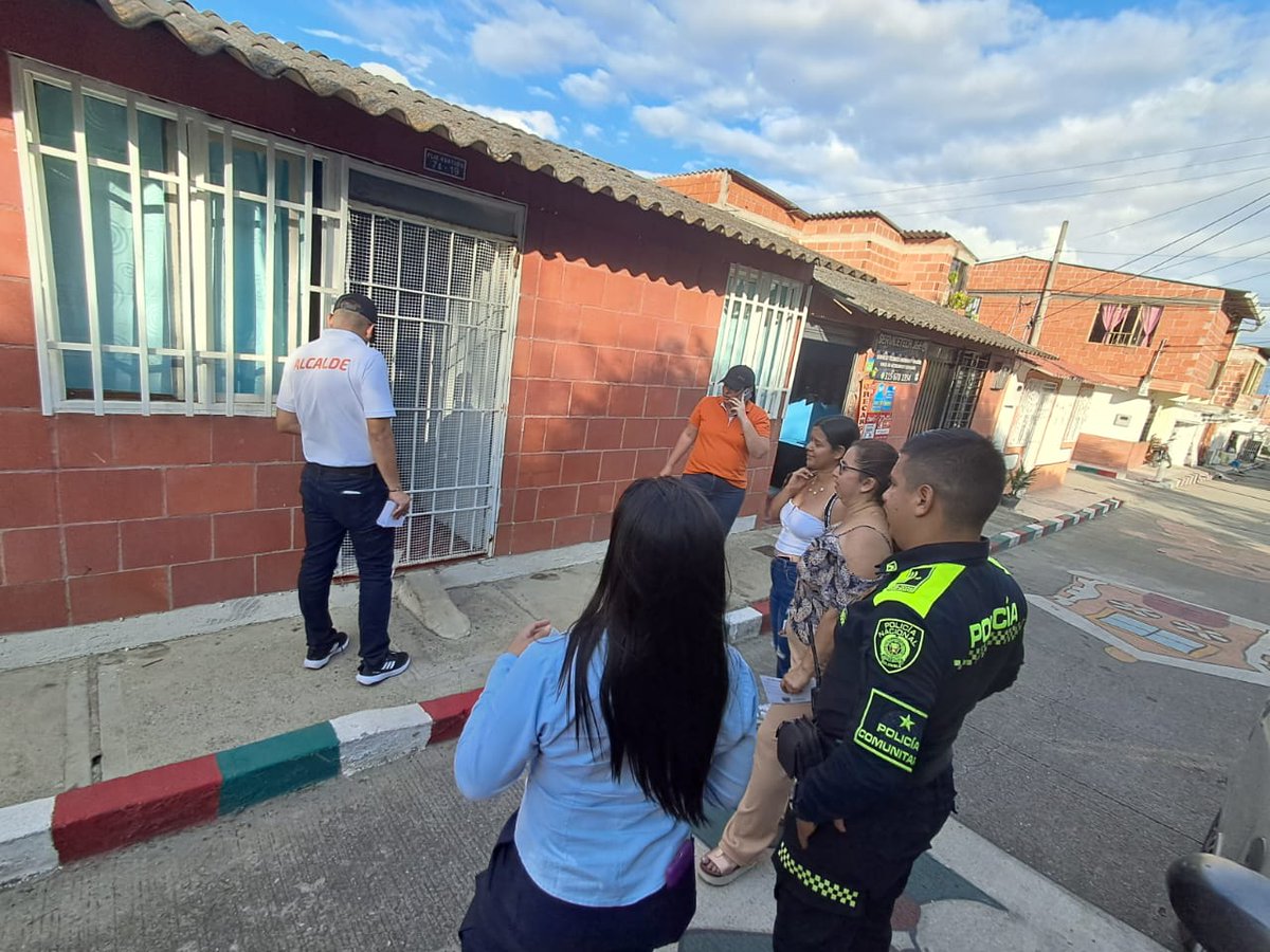VeoliaValle's tweet photo. 🌱💚 El 14 de enero nos unimos en Villa Esperanza a la campaña #TransformamosAVijesDesdeLoAmbiental.
Juntos limpiamos el parque, sembramos plantas polinizadoras y aprendimos a separar mejor nuestros residuos. ¡Pequeñas acciones que transforman nuestro barrio! ♻️🤝
#Vijes https://t.co/W91djONxsi
