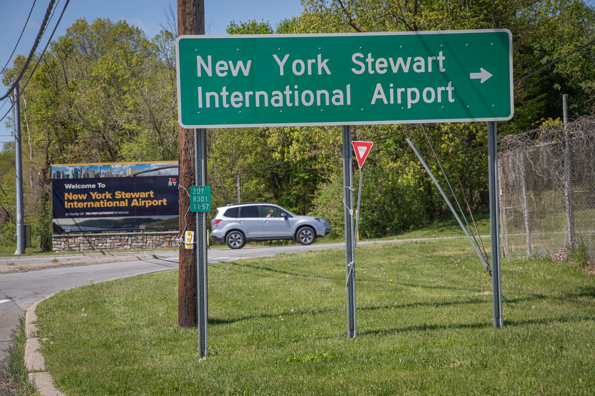 PANYNJ's tweet image. New York ➡️ North Carolina

New twice-weekly, year-round @BreezeAirways service between @SWFairport and @RDUairport starting May 6, 2026, with connections to over 30 destinations across the country

Learn more: ow.ly/8Wmp50XYfVi