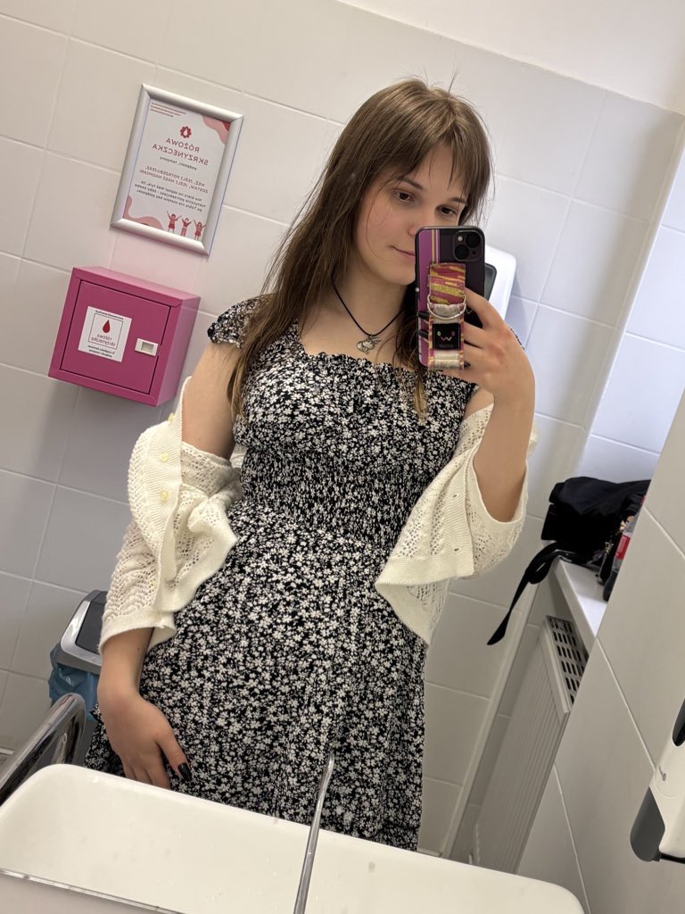 RLSkop's tweet image. Starting to feel more comfy with the cutesy style so I wear it more often~