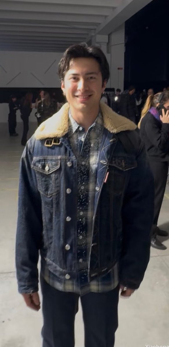 3 seconds old and 2 apples tall