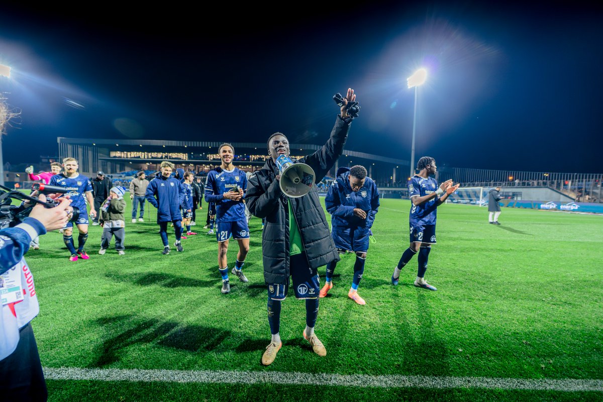 USL DUNKERQUE 🐬 tweet media