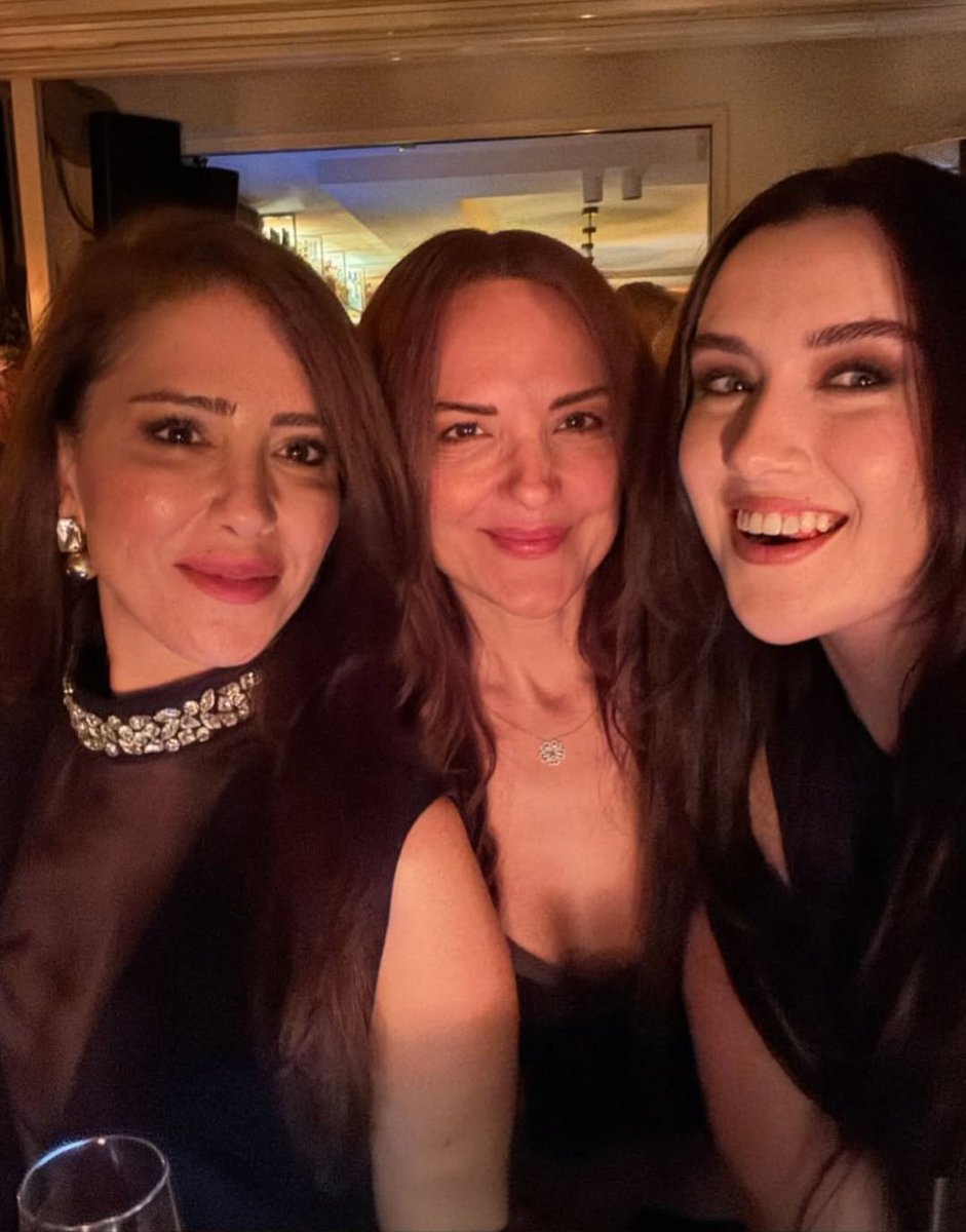 Gülümsemen, yüzün mutluluk ışığıdır 🌸

#Cemrearda