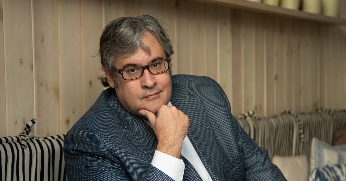 Agenda2030_'s tweet photo. Juan Manuel De Prada: "Existe una plutocracia internacional que manipula a políticos de toda índole para su propio beneficio. Lacayos al servicio de una élite financiera, destruyendo las economías familiares y empobreciendo a la población para enriquecer a unos pocos magnates." https://t.co/bnJmgzmHwK
