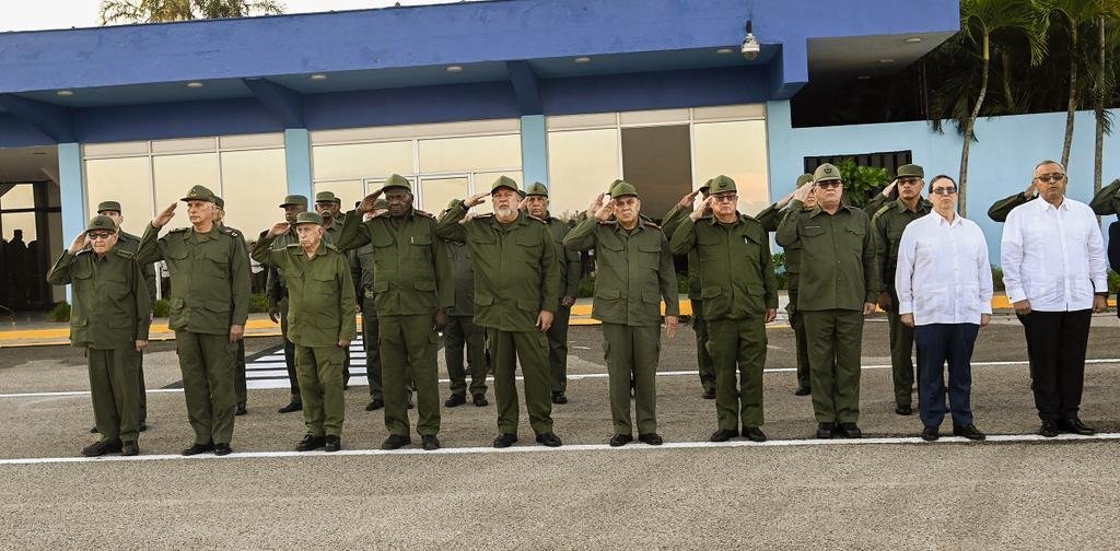 ultras_antifaa's tweet image. 🇨🇺 Raul Castro, one of the five great commanders of the Cuban Revolution and the only one still alive, attended the funeral of Cuban soldiers who were killed during a U.S. attack on Venezuela. 

Raul Castro was one of the 12 survivors of the Granma expedition and the brother of…