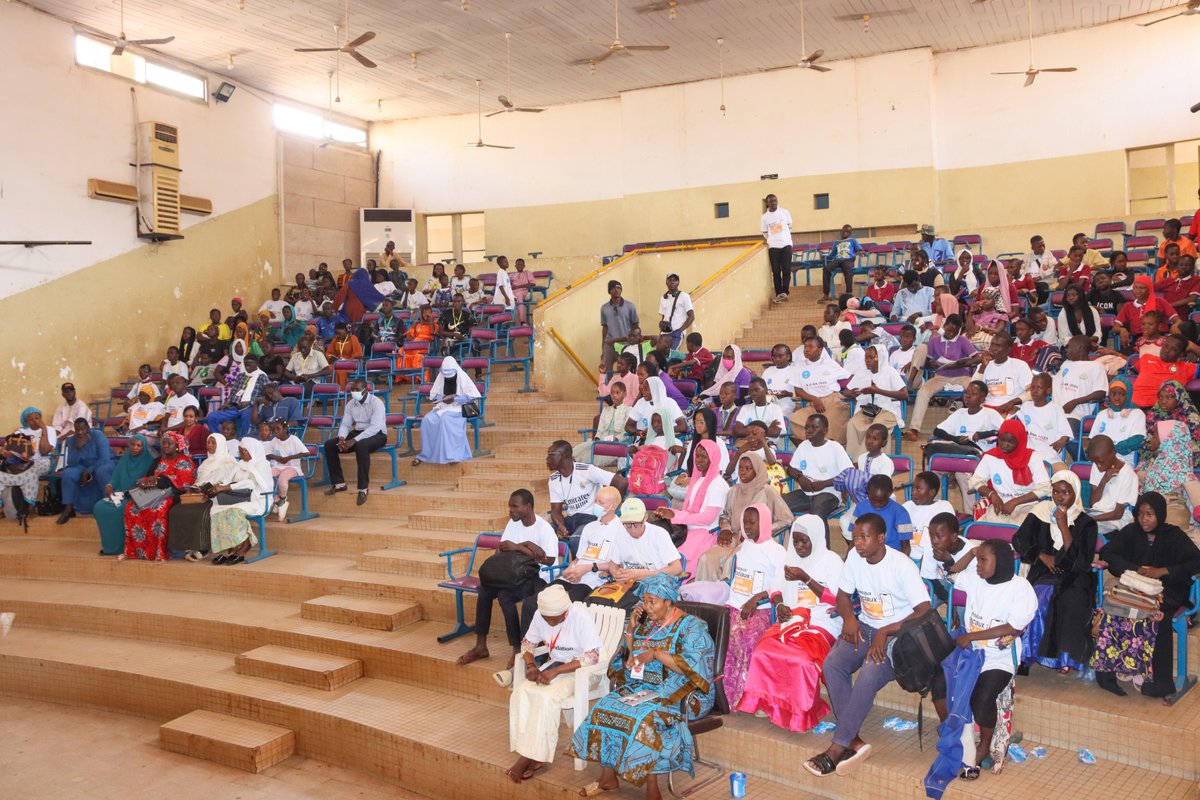 isocml's tweet image. Nos animateurs ont partagé des moments enrichissants avec le public lors de la #7ᵉ édition du Salon de l'Enfance à la Cité des Enfants de Bamako.
Apprenons à nos enfants à protéger leurs #données_personnelles et à vérifier une information avant de la partager.
@ISOC_Foundation