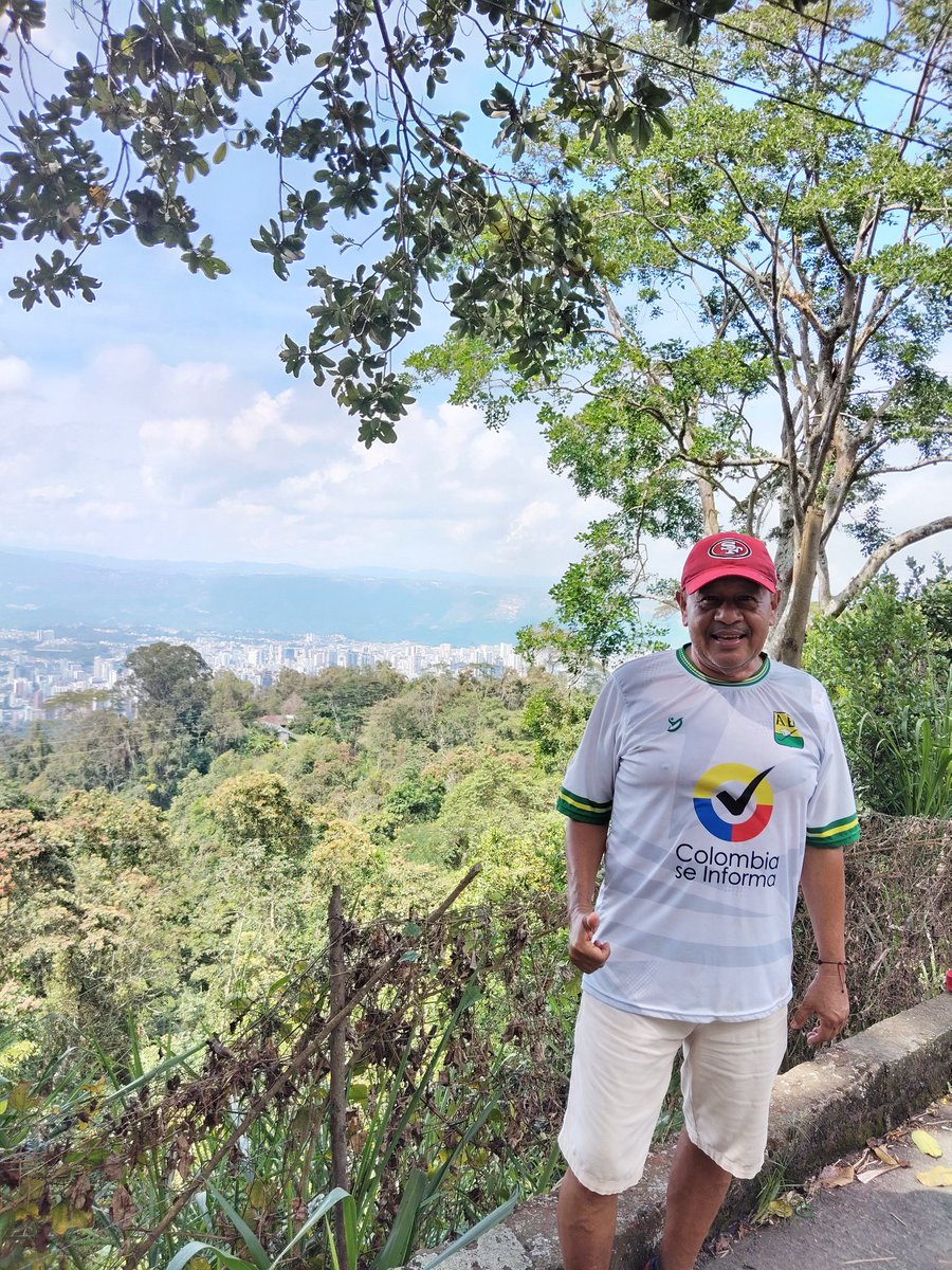 Al fondo Mi Bucaramanga Del Alma. La Ciudad Bonita. <a href="/Juanmgonzalez56/">El Profe Juan Manuel</a>