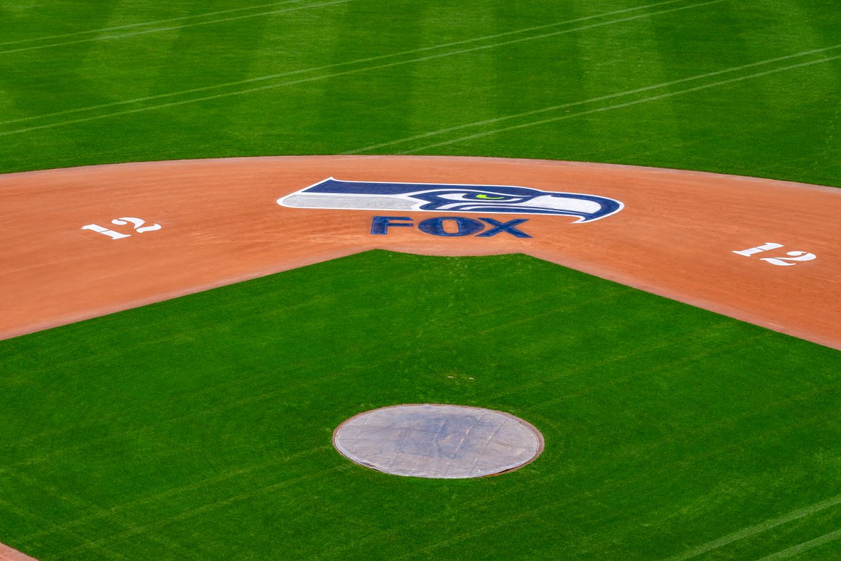 Mariners's tweet image. We are ready for playoff football 🏈

Good luck to the @Seahawks as they kick off their playoff run tonight!