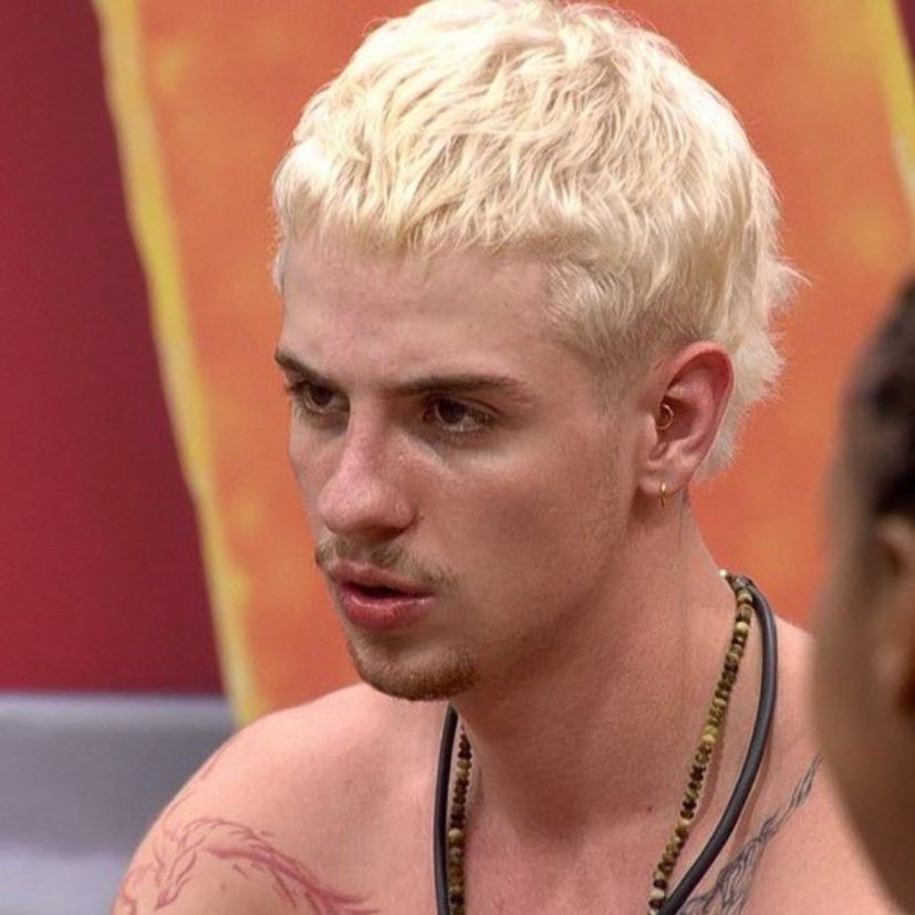 reg3nthusiast's tweet image. GENTE MDS 🚨E o Juliano Floss que falou no #BBB26 que shippa jegulus?!?! “É o pai do Harry Potter o irmão do Sirius Black, falando assim parece estranho mas as fanfic são muito boas, juro pra vocês! Leiam Crimson Rivers quando sairem!” JÁ GANHOU!!