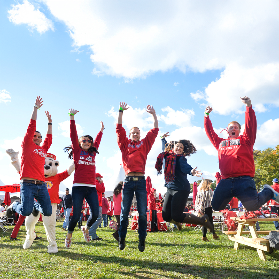 stonybrookalum's tweet photo. 2016 Homecoming is calling…
#2016Vibes #SeawolvesForLife #SBUHomecoming #Throwback https://t.co/9i717S1Aam