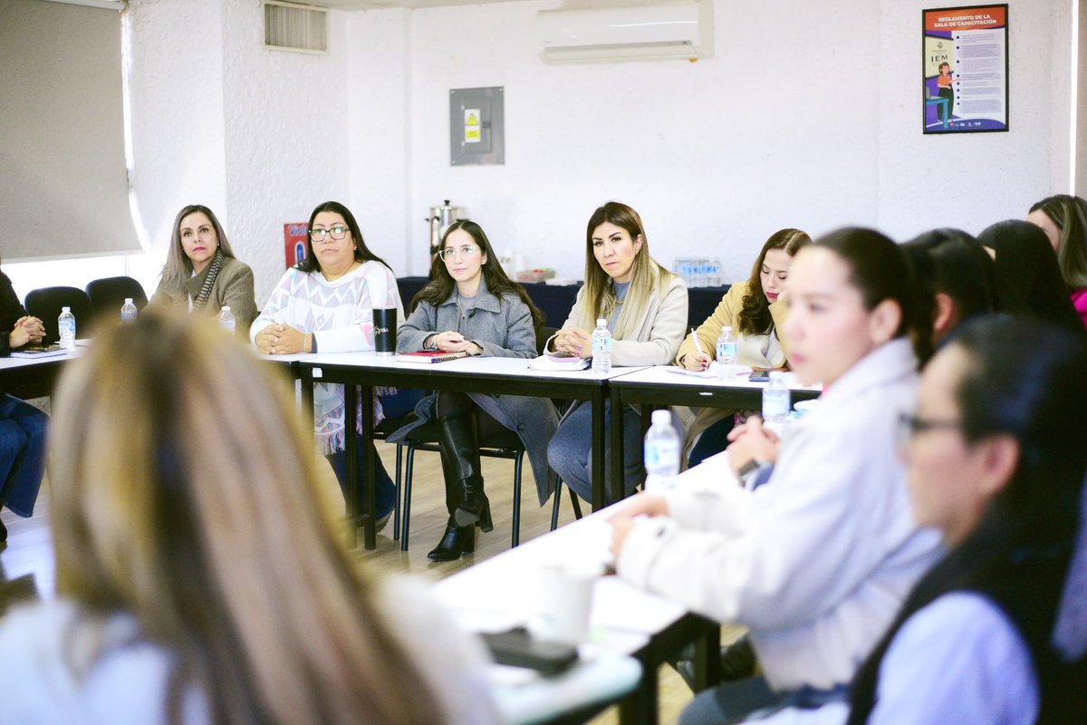 Nuestra directora Alejandra Acosta participó en una capacitación sobre Alerta de Género impartida por el Instituto Estatal de las mujeres. 💜
En unidad fortalecemos acciones para dar seguimiento y cumplimiento a las estrategias en el municipio de Durango.