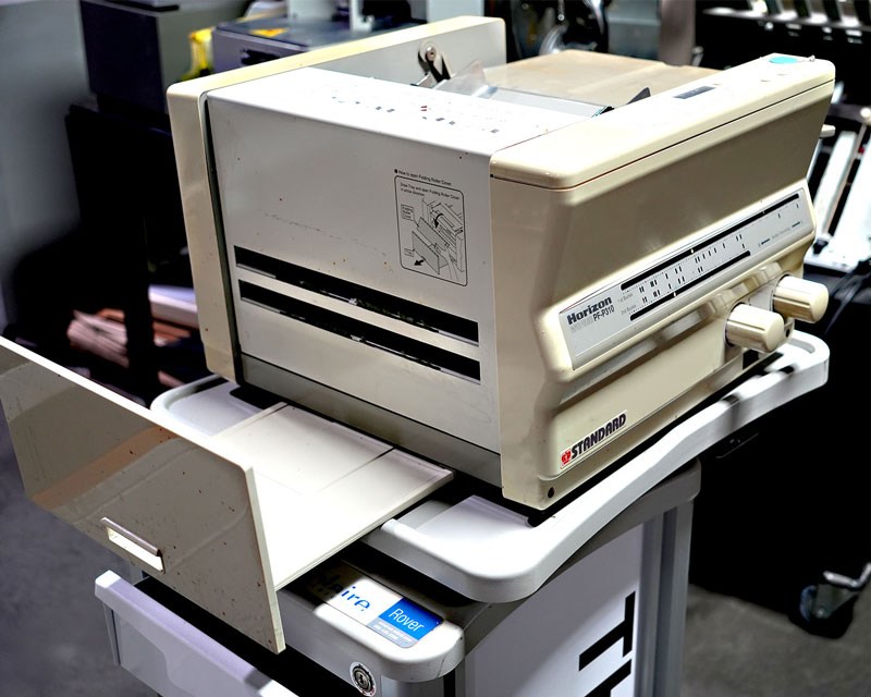 usedpresses's tweet image. ⚠️  Horizon PF-P310 Folder Available ⚠️

▶️ Max Size: 11.5 in x 17 in
▶️ Up to 190 sheets/min (8.5x11)
▶️ 2 Plates with Manual/Dial Control

Visit 🇨🇦: ow.ly/i69w50XYgXK 👈

Call ☎️ +1 (416) 752-4488 or email machines@printersparts.com 

 #HorizonPF310 #PaperFolder