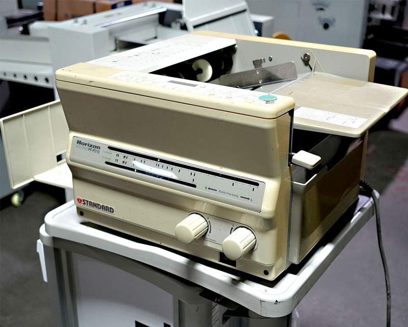 usedpresses's tweet image. ⚠️  Horizon PF-P310 Folder Available ⚠️

▶️ Max Size: 11.5 in x 17 in
▶️ Up to 190 sheets/min (8.5x11)
▶️ 2 Plates with Manual/Dial Control

Visit 🇨🇦: ow.ly/i69w50XYgXK 👈

Call ☎️ +1 (416) 752-4488 or email machines@printersparts.com 

 #HorizonPF310 #PaperFolder