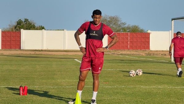 Após período de testes na pré-temporada, Ricardo Lopes assinou contrato com o América e reforça o Alvirrubro na sequência do ano.

Com passagens por Ituano, Globo e Fortaleza, “Urubu” estava desde 2015 no futebol internacional, onde atuou na Coreia do Sul, China, Japão, Ucrânia,
