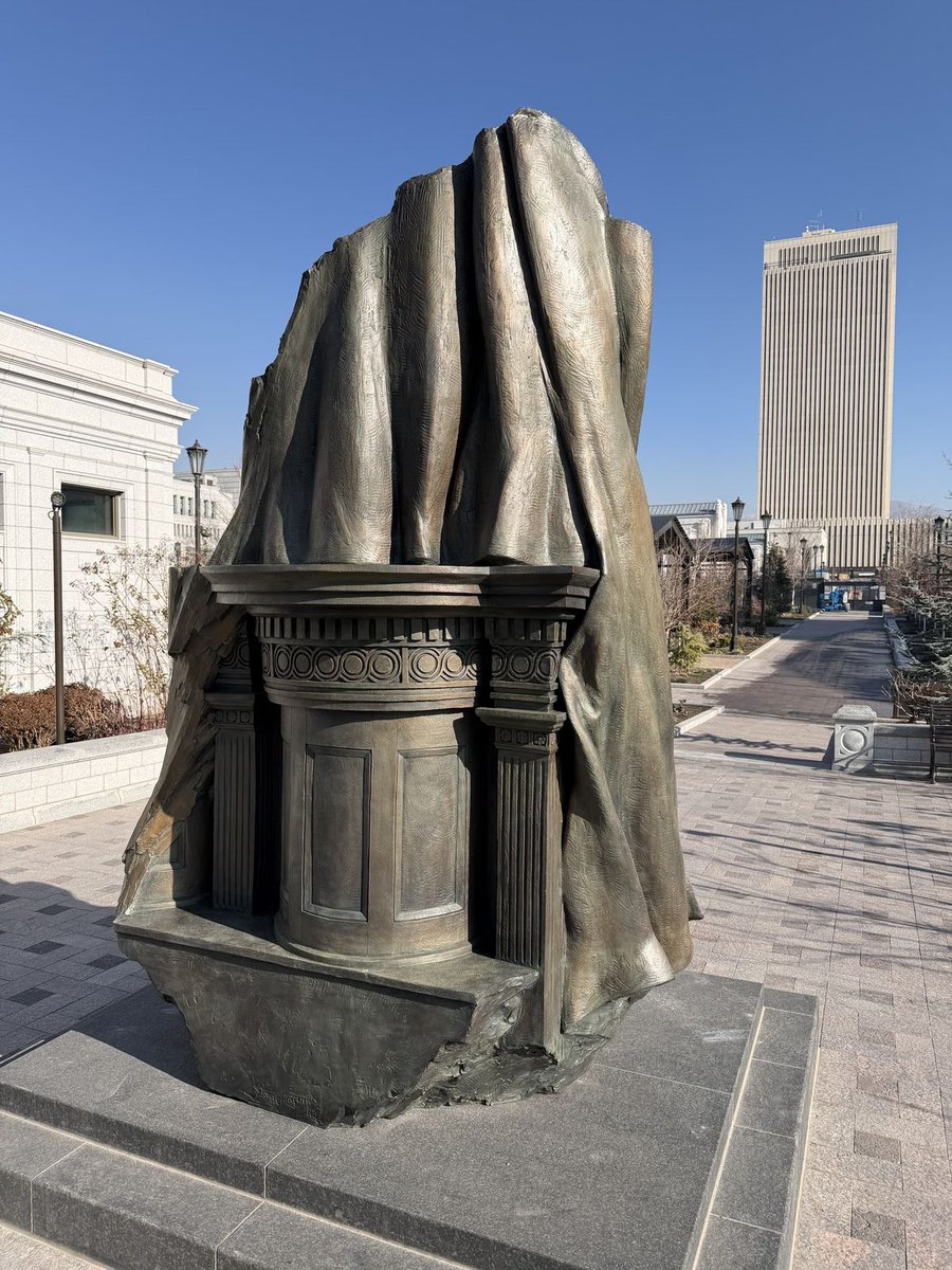 RykerJackson97's tweet image. A new statue of Elijah restoring the sealing keys has been installed on the grounds of Temple Square: