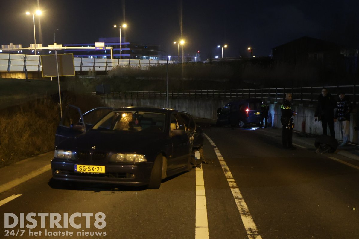Aanrijding tussen auto en busje in Maasdijk