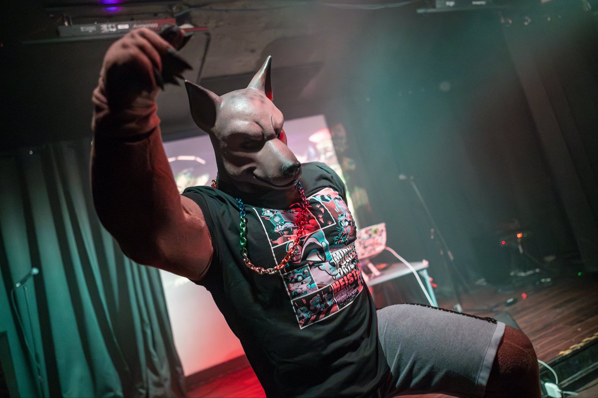 cainenines's tweet image. Getting groovy at @fursdays

#furry #fursuit #puppy #dog #xolo