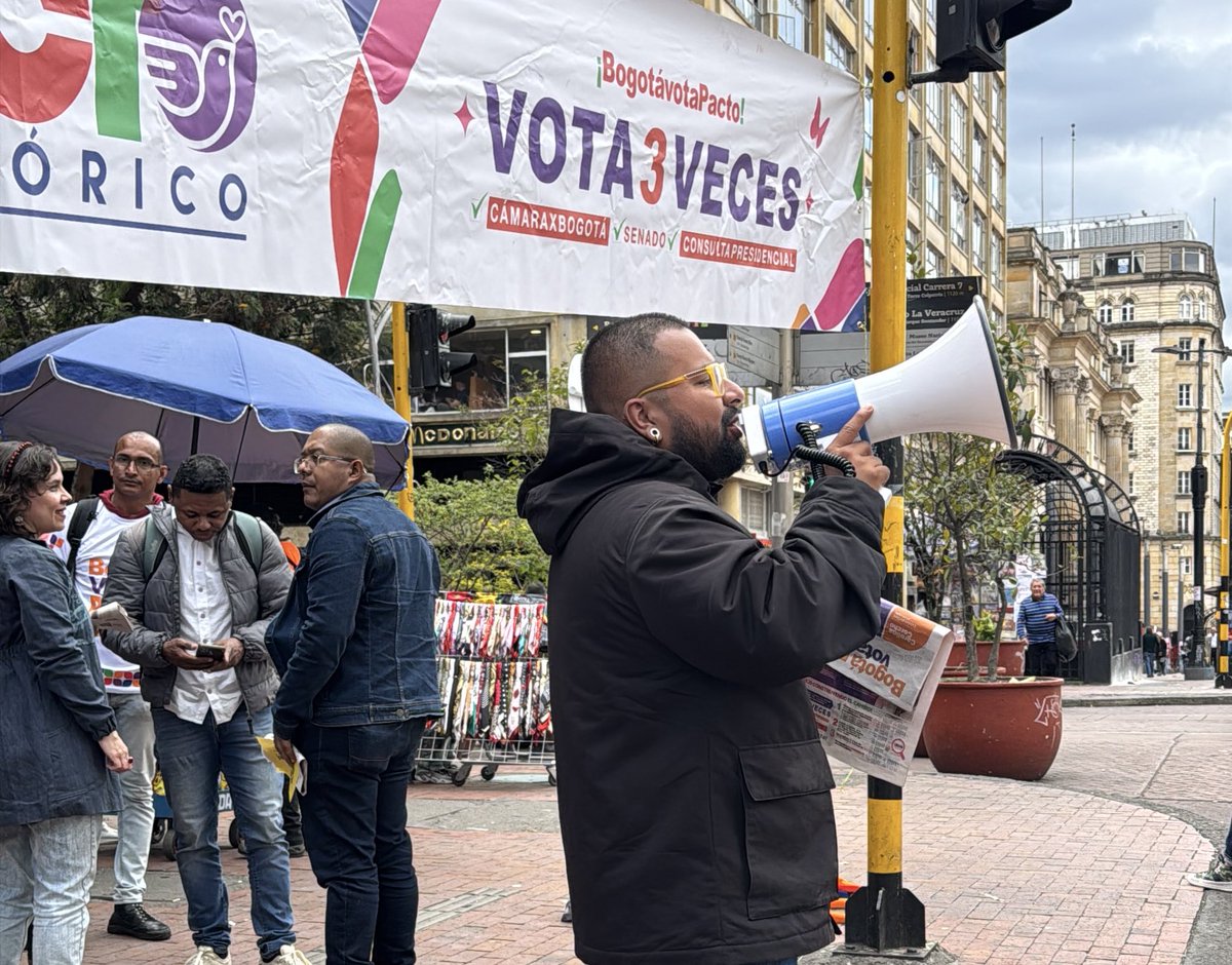 Seguimos en la calle con amor y compromiso haciendo pedagogía sobre nuestras propuestas, candidaturas y agenda para continuar con el cambio que merece Colombia.

Vamos por más 🇨🇴
💜8 de Marzo 3 Veces Pacto