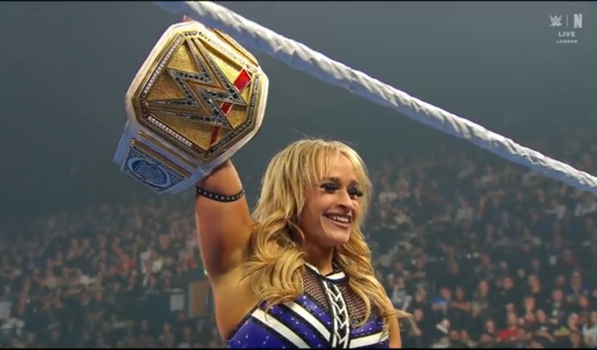 I love the site of this #SmackDown