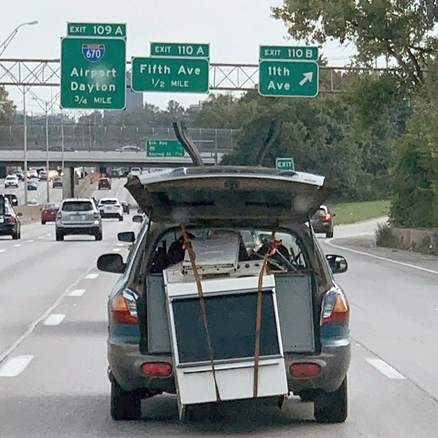 All_State_Mover's tweet image. I don't believe we've come across this one before. Holy smokes people, hire a professional!  🤣

#FridayFail #FridayFails #MovingFails #FridayFunny