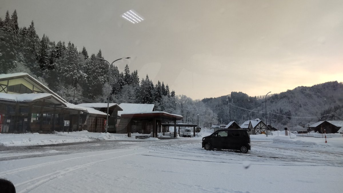 ３時過ぎに遠野を出てきて5時過ぎに道の駅さんない。そこで眠くなったので小休止で一眠りしたら７時前まで寝てました。今はスッキリ。
これから秋田市に向かいます。あったか山で温泉かな？と思いましたがこれから秋田市まで買い物しながら抜けてこまちで昼前の温泉に変更かな。
